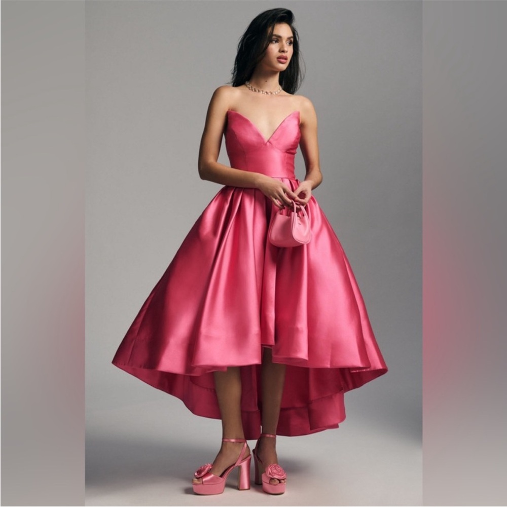 Hutch Sabrina Gown - Picture 7 of 9